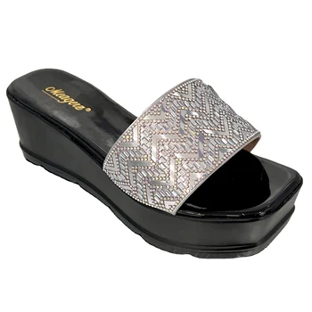 Wholesale Custom Summer New Design Ladies Wedge Outdoor Sandal Shoes with Silver Diamond Decoration