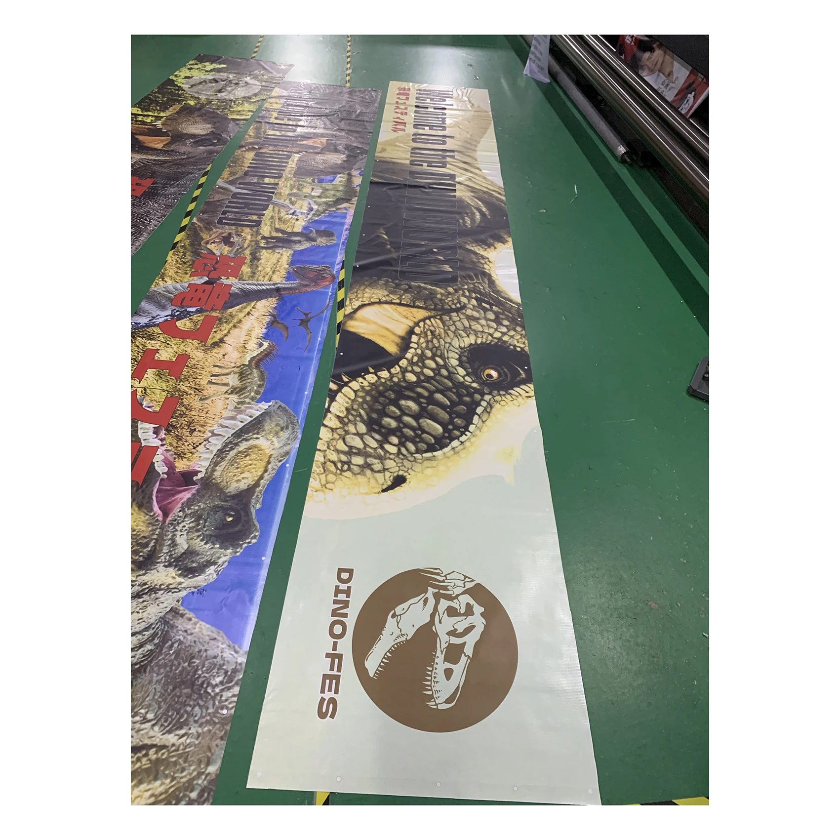 Retractable Vinyl Banner with Hand Logo Christmas Garage Door Trade Show Flags Feathers and Felt Printed Trade Show Banners