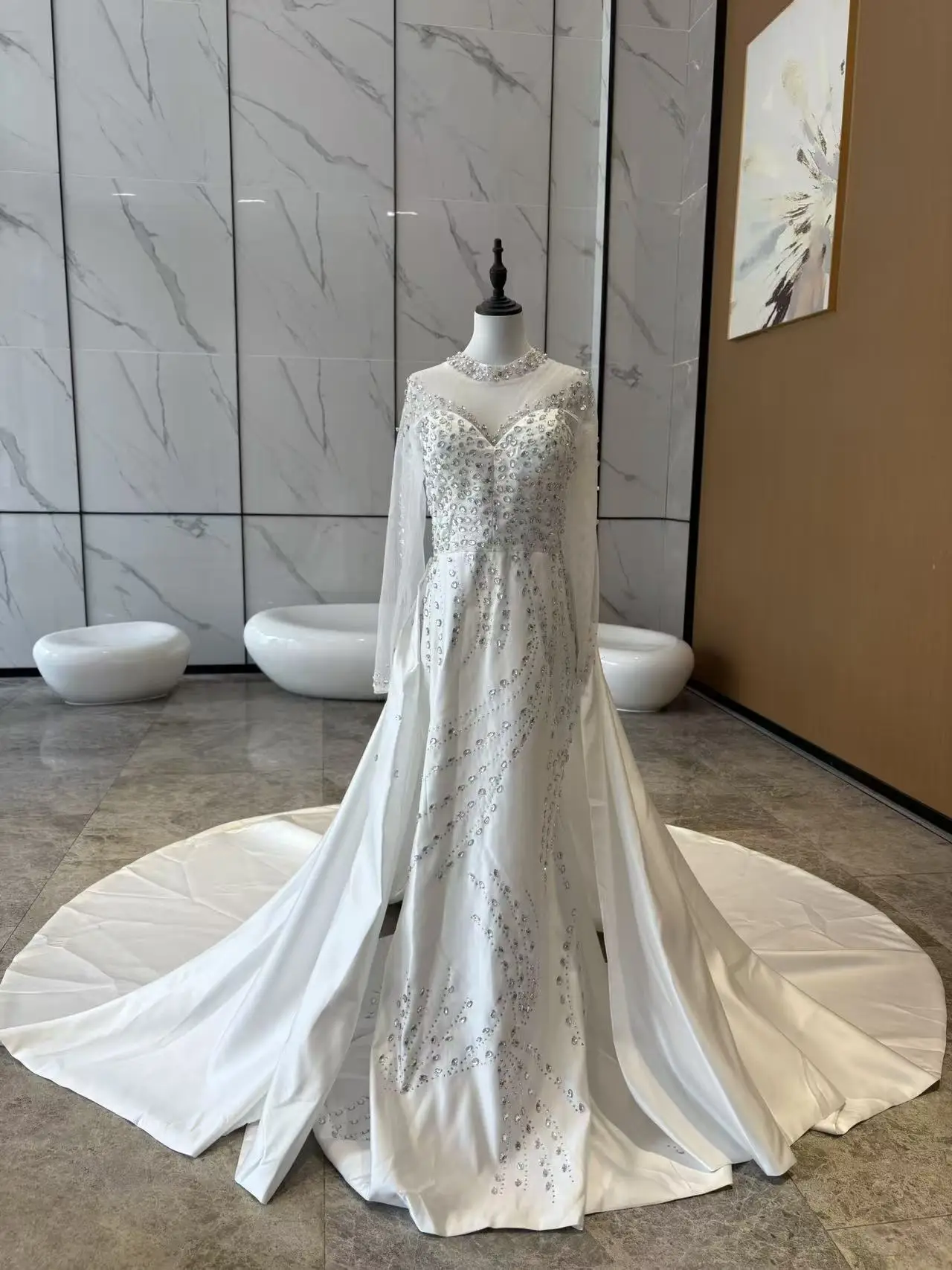 Plus Size Mermaid Rhinestone Wedding Dress with Detachable Train | Elegant  V-Neck Luxury Gown for Modern Brides