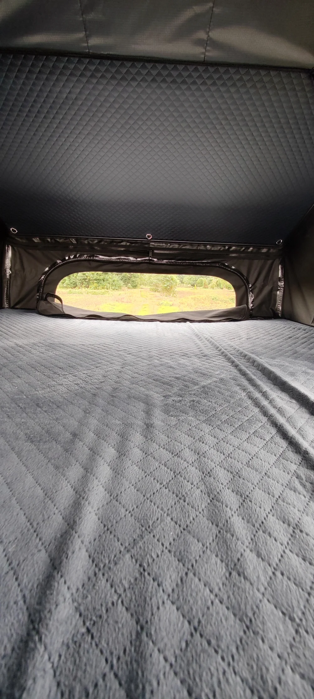 Outdoor Storage 2-3 Person Hard Shell Roof Top Tent with 420D Oxford Fabric and X Hinge Design