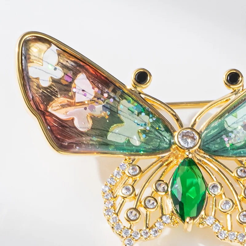 XILIANGFEIZI Angel Wings Colorful Gradient Crystal Fairy Wings Butterfly Brooch Copper Zircon Vintage Brooch Woman
