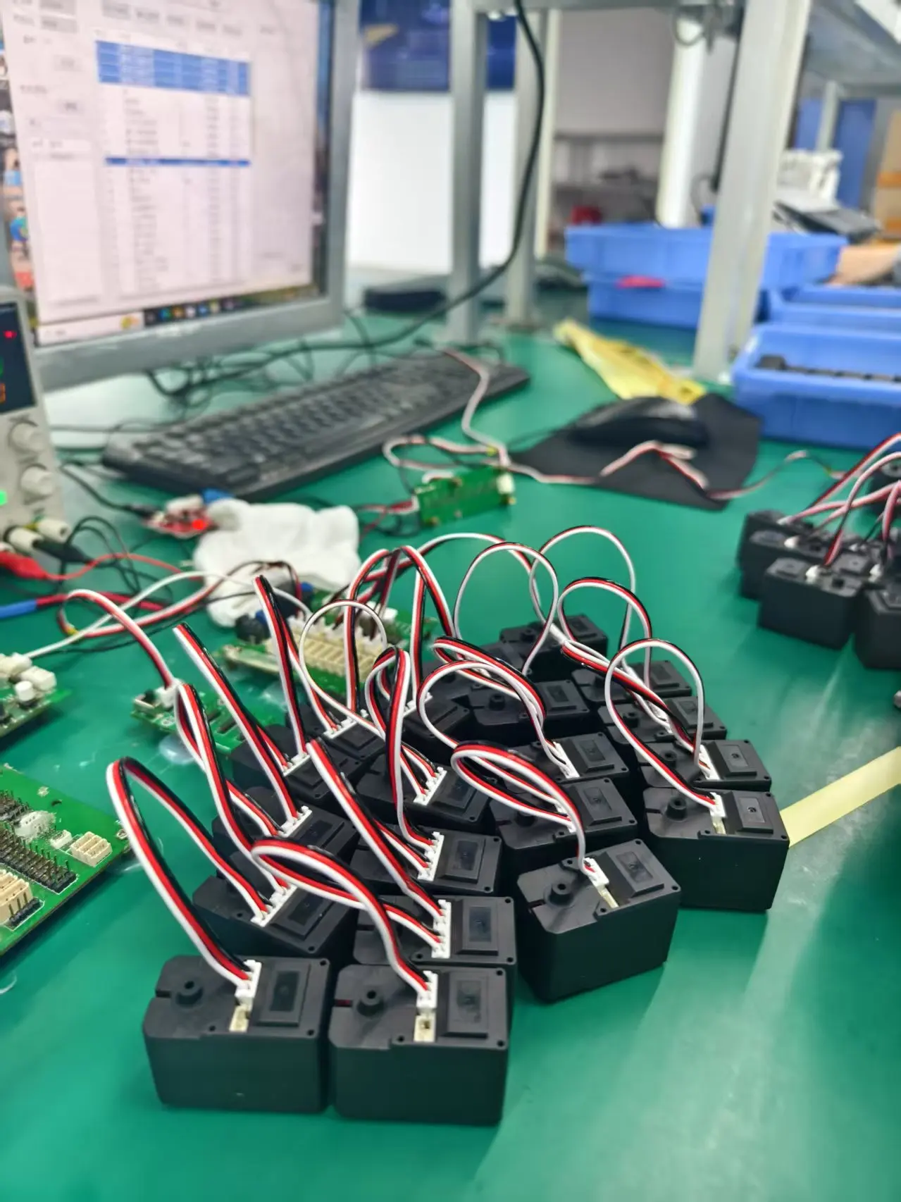 SO-101 kit 新品 SO-ARM101 キットセット LeRobot SO-ARM101 Embodied Intelligent Robotic Arm (SO-101