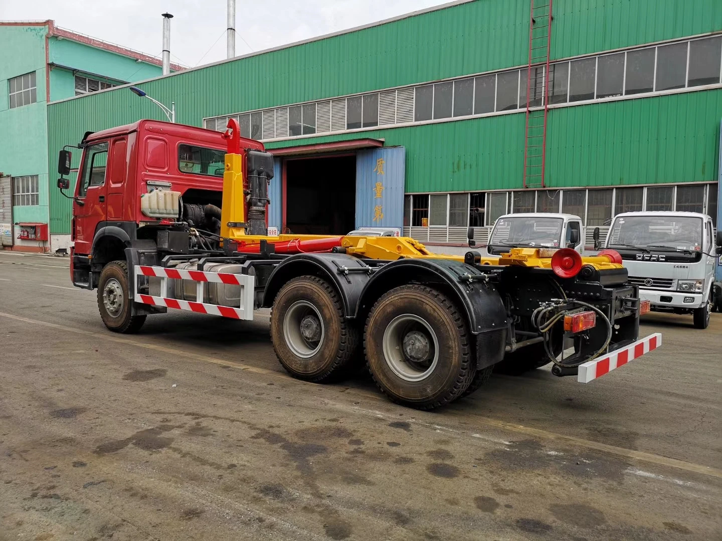 Китайский известный бренд SINOTRUK HOWO крюк подъемный мусоровоз с Заводской ценой продажа в Африке