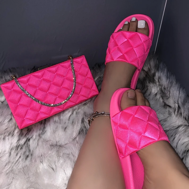 sandals and bolsas to match