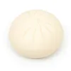 Un baozi cuit à la vapeur dans un sachet OPP.