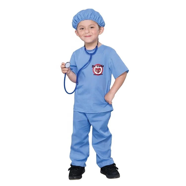 Ребенок в костюме доктора