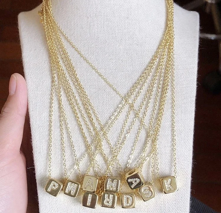 Simple Elegant Design Girls Necklace 