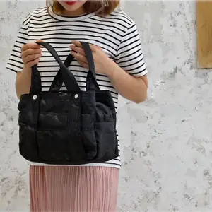 Customized Lightweight Women Tote Bag Large Capacity Travel Bag Waterproof Puffer Everyday Use Compartments Quilted Shoulder Bag