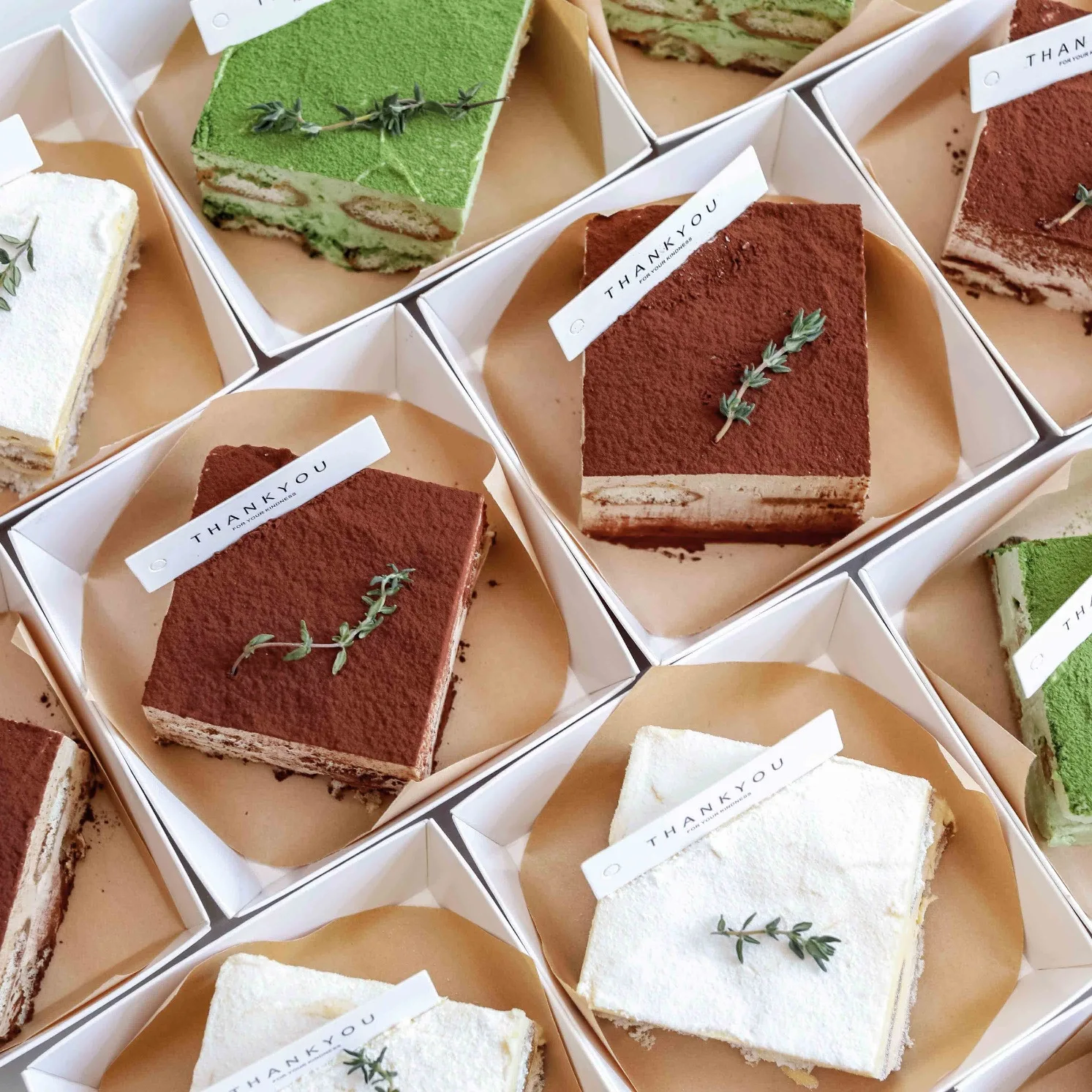 Trapezoid Coated Paper Dessert Container Cake Box OEM Available