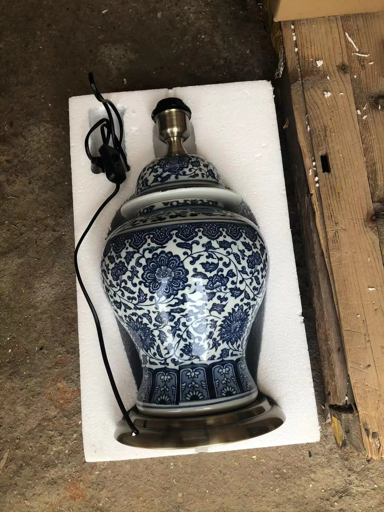 Chinese Classic Style Modern Luxury White Porcelain Table Lamp For Home