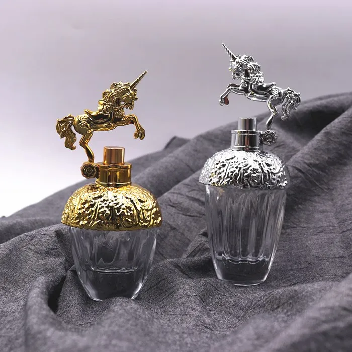 Maßgefertigte Glas-parfümflasche Mit Goldspray Luxuriöse Parfümflaschenverpackung Mit Goldenen Einhörnern Auf Leeren Parfümflaschen