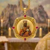 Collana con ciondolo della Vergine di Montserrat