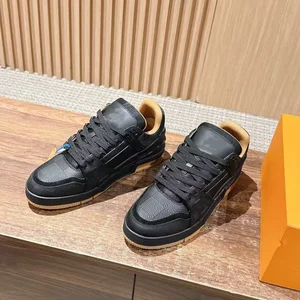 Unisex All Season Luxury Brand Premium Genuine Leather Upper PVC Midsole & Outsole Trainer for Running and Skateboard