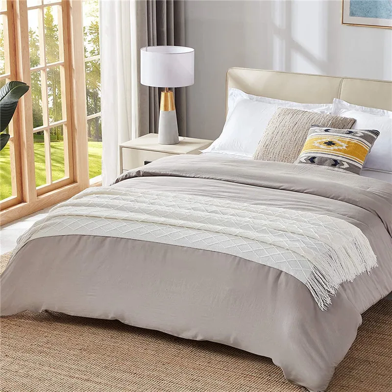 2024 Low Moq White Super Soft Cozy Textured Solid Tassels Decorative Lightweight Acrylic Knitted Couch Throw Blanket