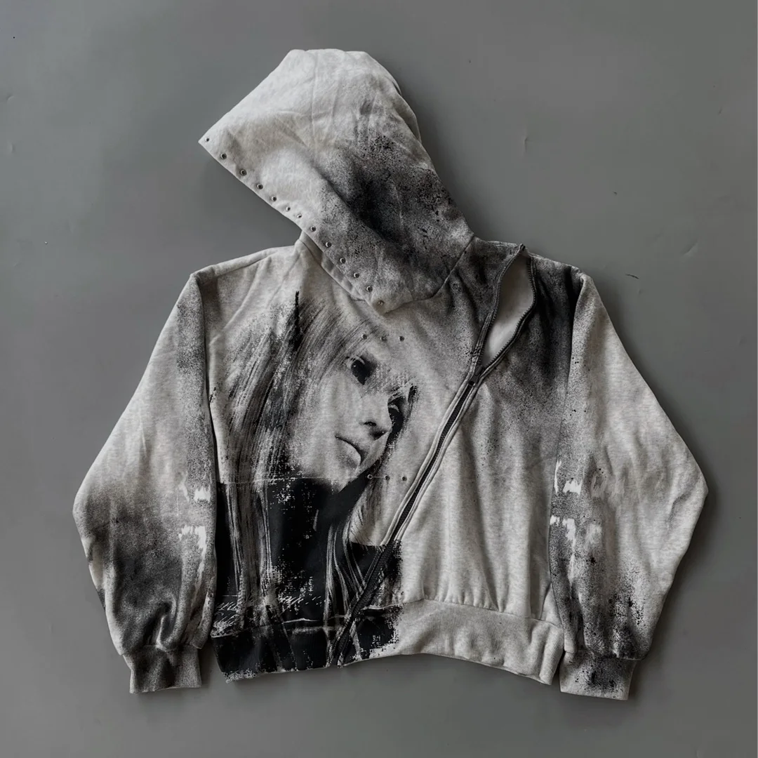 Přizpůsobitelná streetwearová oděvní souprava pro muže – vintage ošetřená zipová kapucní bunda, možnost digitálního potisku DTG, kovové knoflíky, postříkání barvou, další individuální úpravy