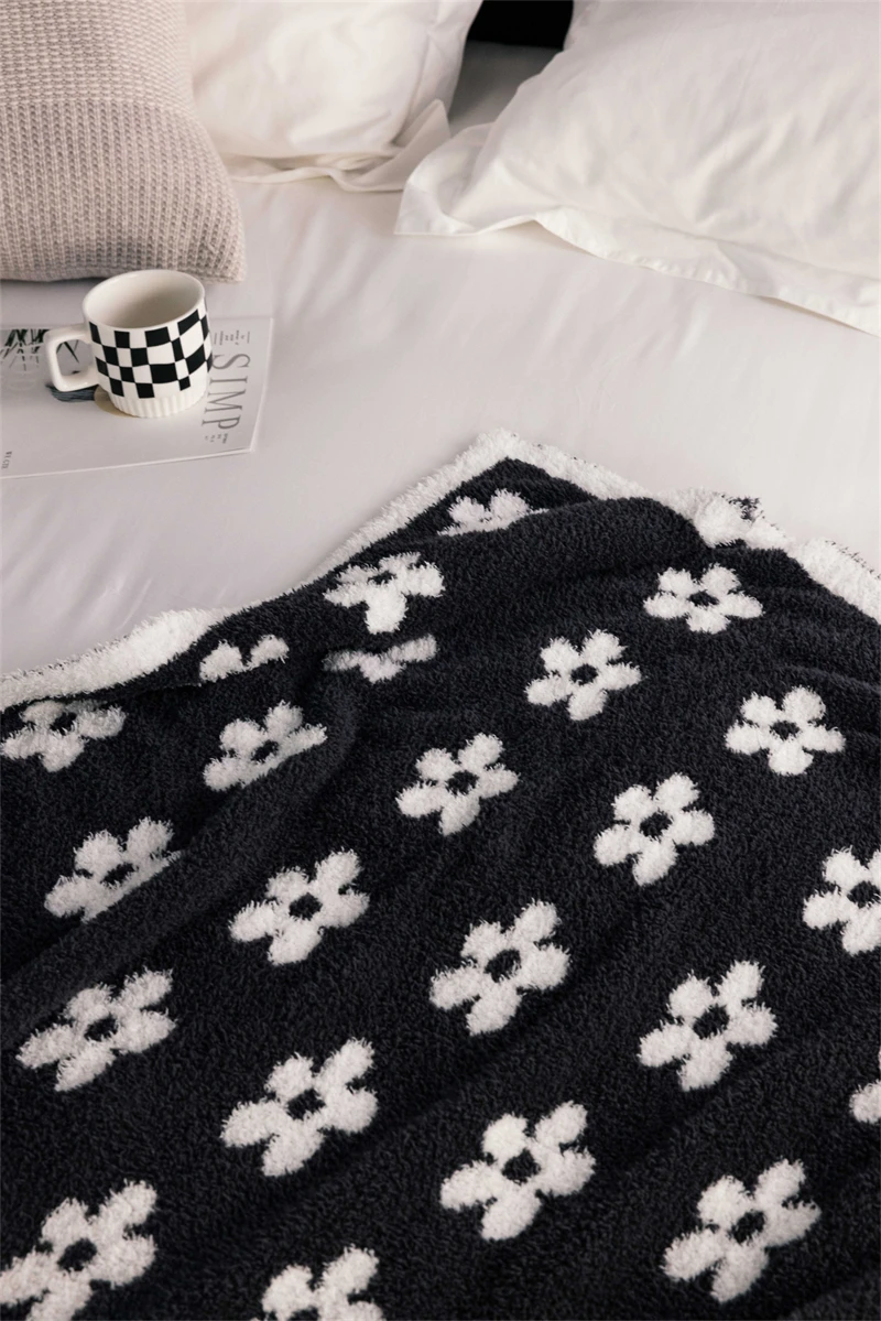 Factory new daisy  Chunky Polyester Soft Comfortable Knitted Throw Blanket for bed sleeping  PLD factory