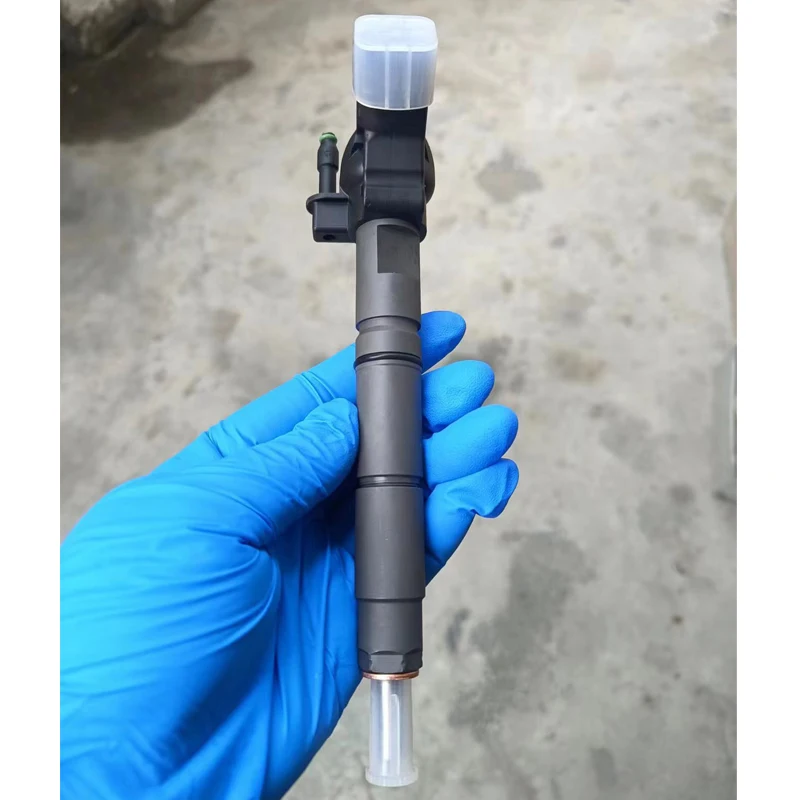 Bosch Diesel Fuel Injector For Mercedes Sprinter OM642 - A6420701287 / 0445116028