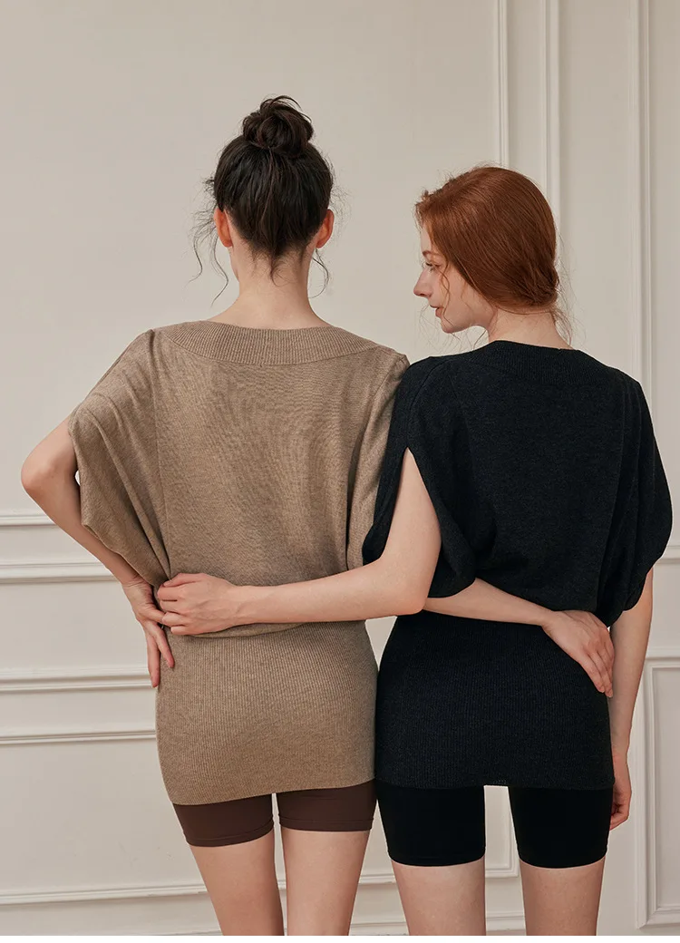 New Relaxed-fit Yoga Blouse for Fitness, Outdoor Workouts, and Gym Running Strength Training. — detail