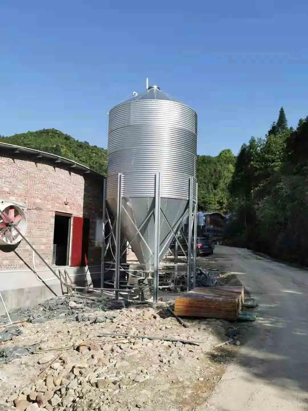 HKB 20 Ton Stainless Steel Chicken Feed Bin & Grain Storage Silo for Poultry Farm with 25-30 Years Service Life