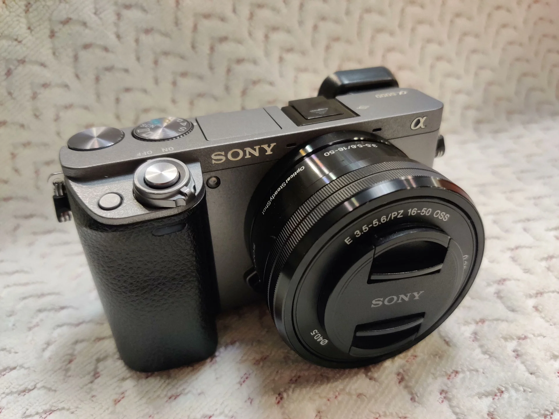 90% New Sonys A6000 with E16-50 Lens Professional Digital DSLR Cameras ...