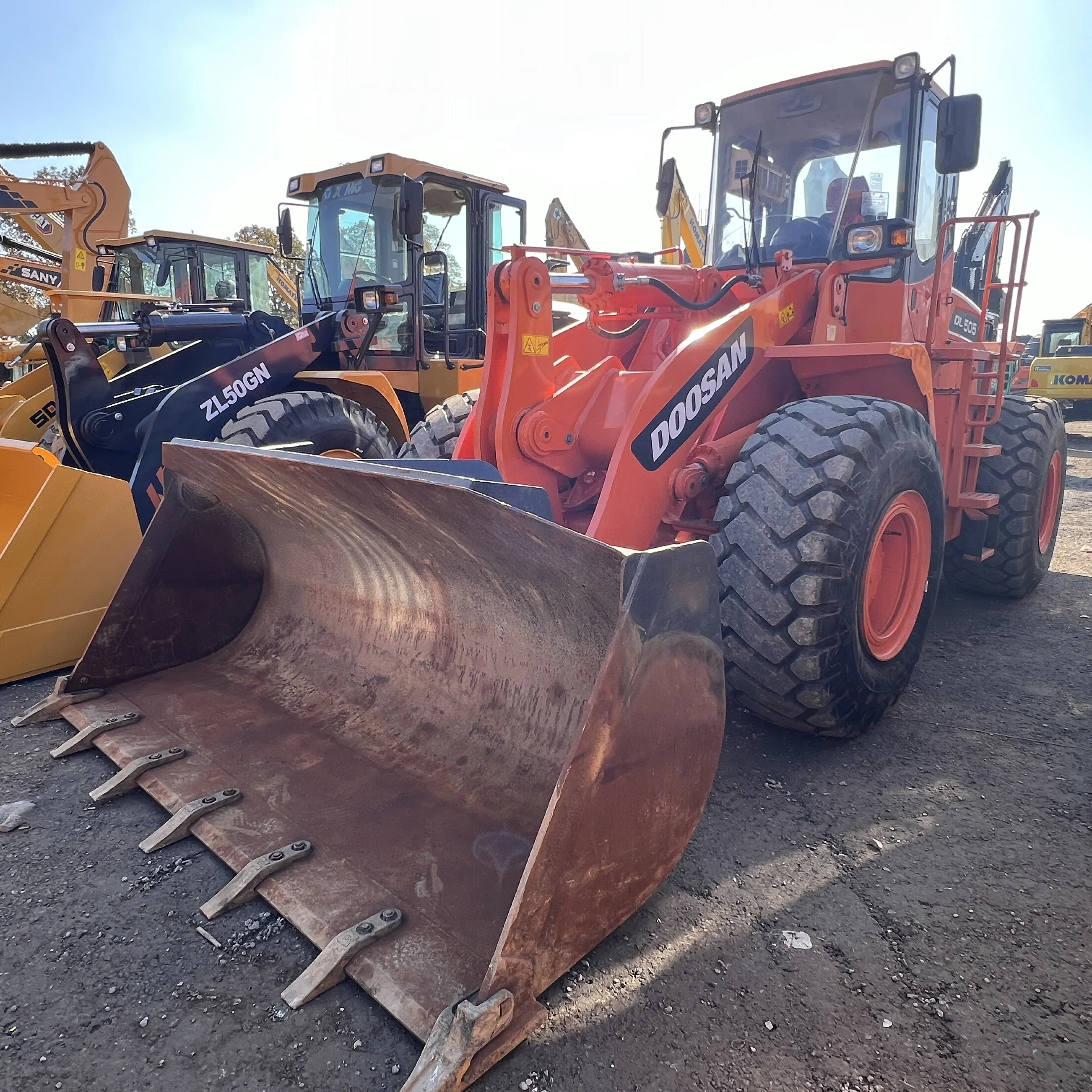 Top Loader Building DOOSAN DL505 Telescopic Compact Wheel Loader Machine Top Loader ...
