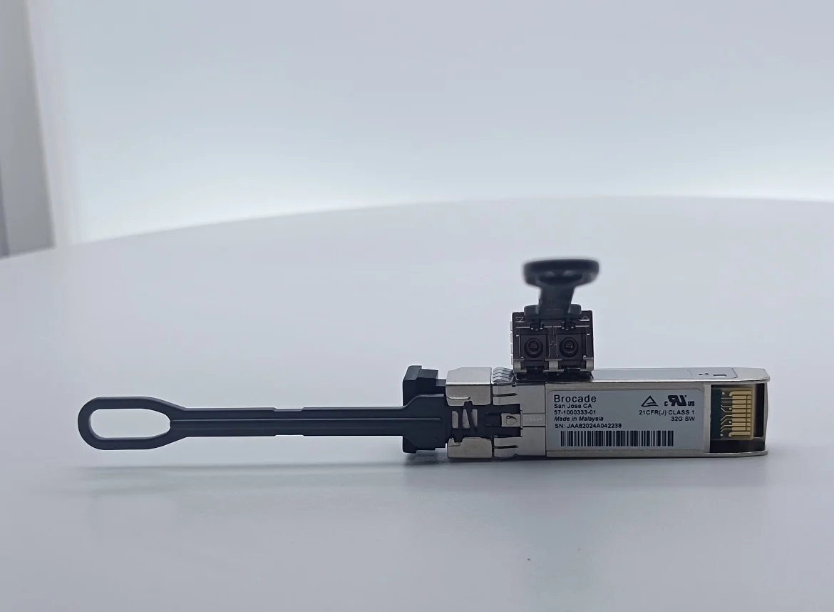 57-1000333-01 (оптический приемопередатчик) 32 Гбит/с SWL SFP + 100 м XBR-000212 оптический