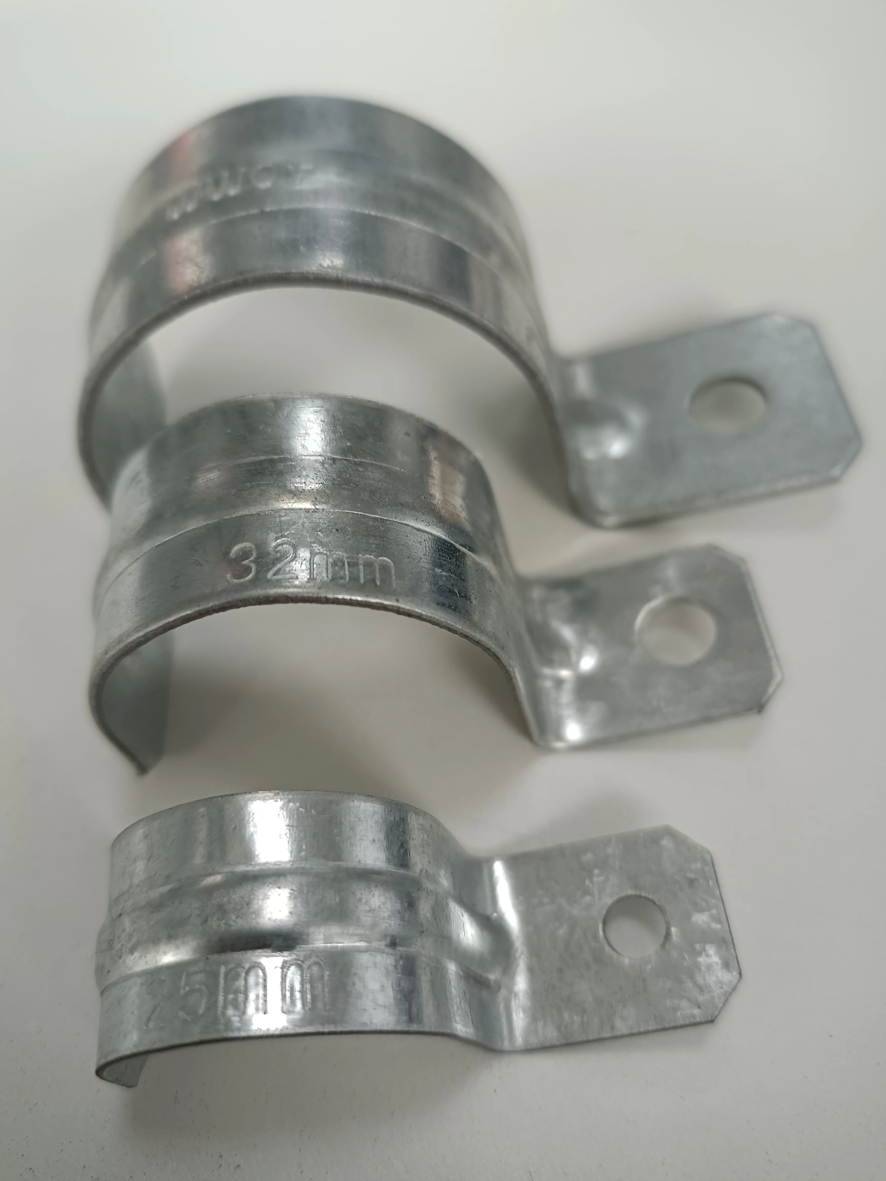 40mm Galvanized Steel Emt One Hole Conduit Straps Saddle Clamp Tube