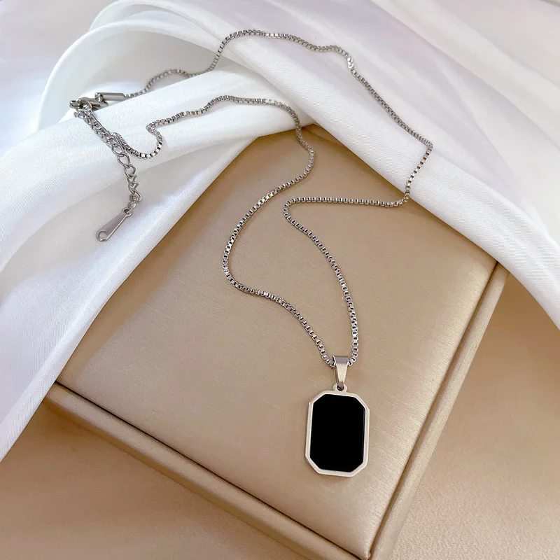 ★VINTAGE HOLLYWOOD★送料込★韓国★人気 Square Coin Necklace ☆VINTAGE HOLLYWOOD☆送料込☆韓国☆人気 Square Coin Necklace