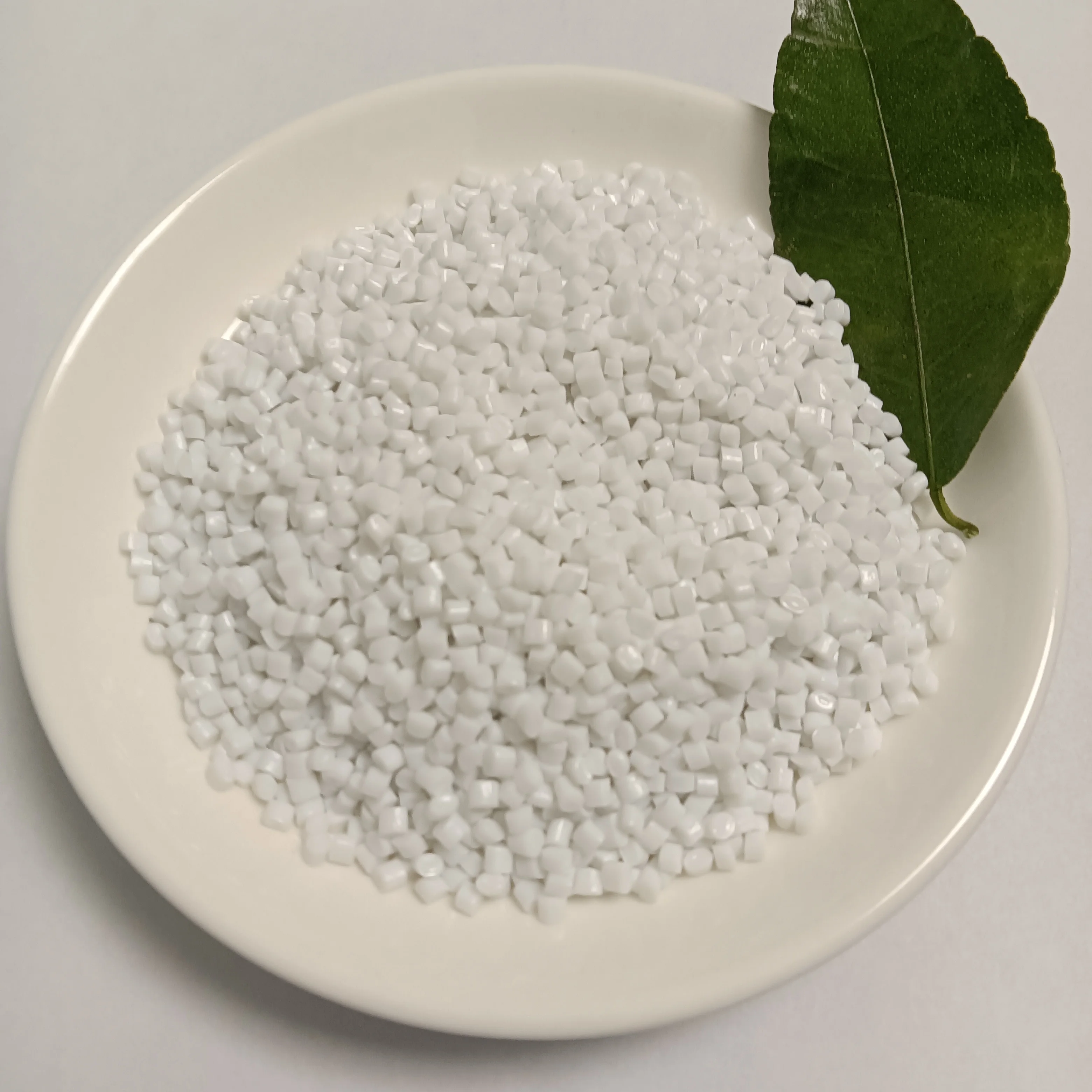 Recycle Plastic Granulated Plastic Pet Bottles Flakes Virgin Pet Raw