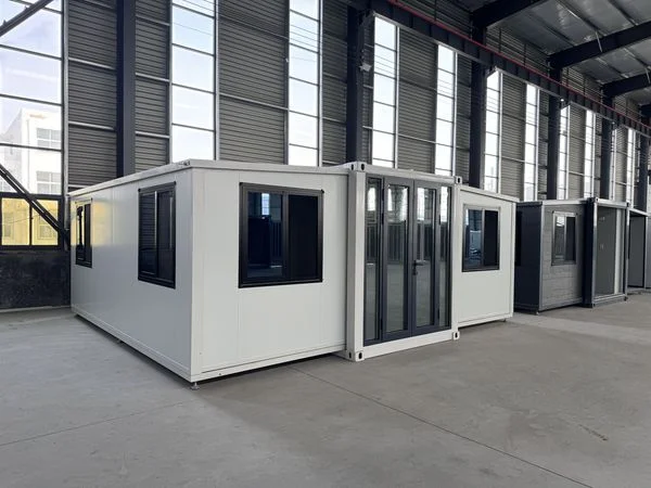 Insulated 40ft 20ft Villa Prefabricated Expandable Container House Waterproof Prefab Mobile Home 2 3 4 5 Bedroom Granny Flat