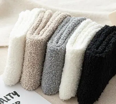 Теплые Мультяшные утепленные женские зимние носки-трубы с улыбающимся лицом комбинированные чулочно-носочные изделия для сна домашние уютные пушистые носки женщин