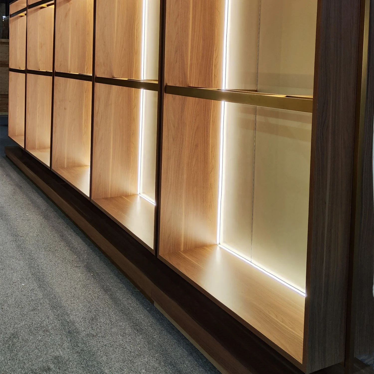 Men Clothes Store Racks Suit Display Cabinet Modern LED Menswear Shop Fitting and Decoration