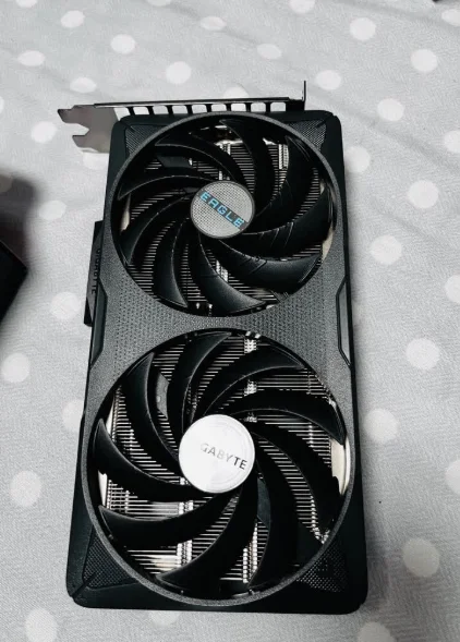 GIGABYTE GeForce RTX 5060 Ti WINDFORCE OC DDR7 8GB PCI-E 5.0 New Desktop Graphics Card aperçu 2