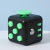 Verde negruzco