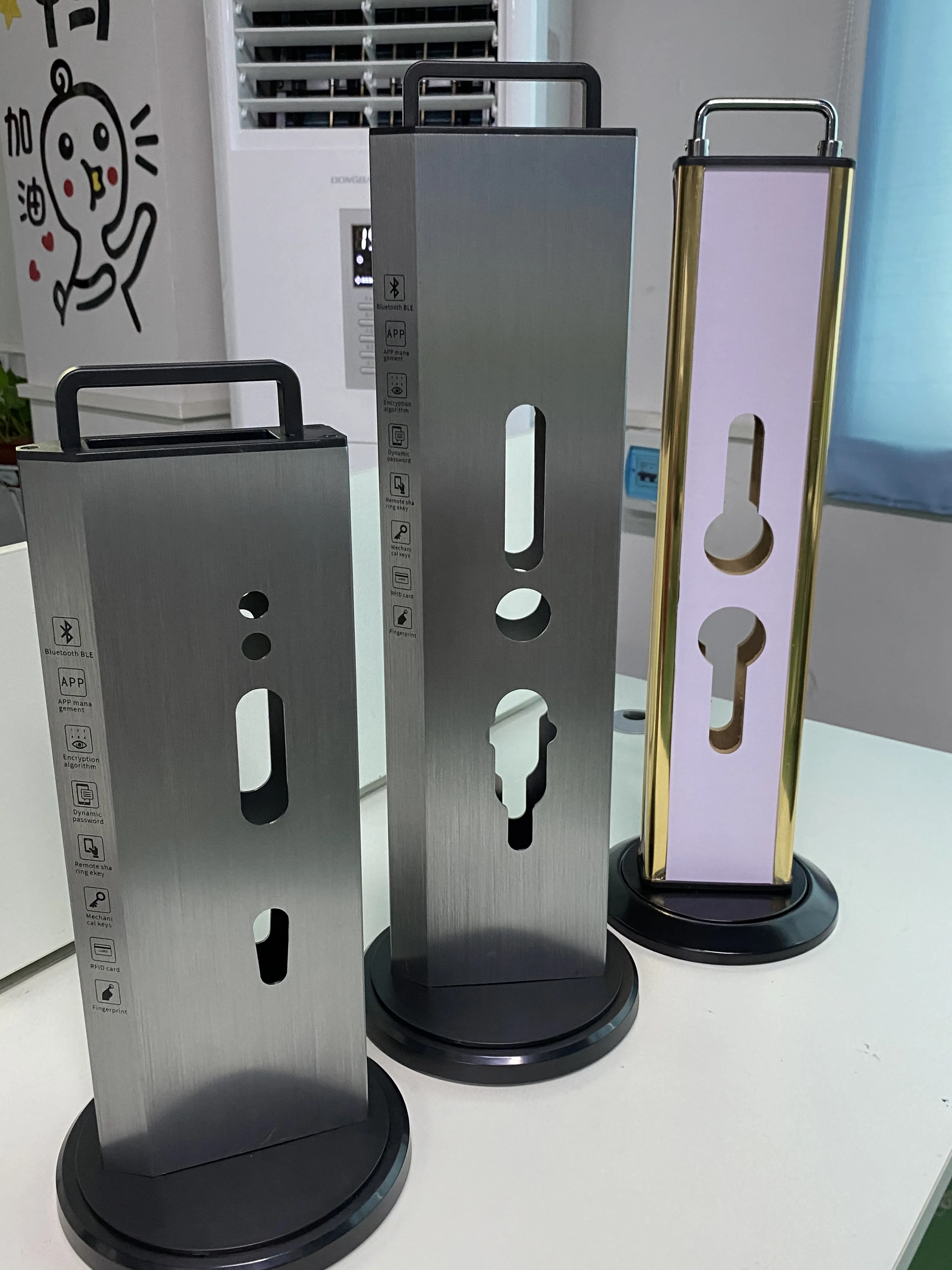 Rotating Smart Lock Display Stand for Exhibition Hall with Fingerprint Locks Compatibility