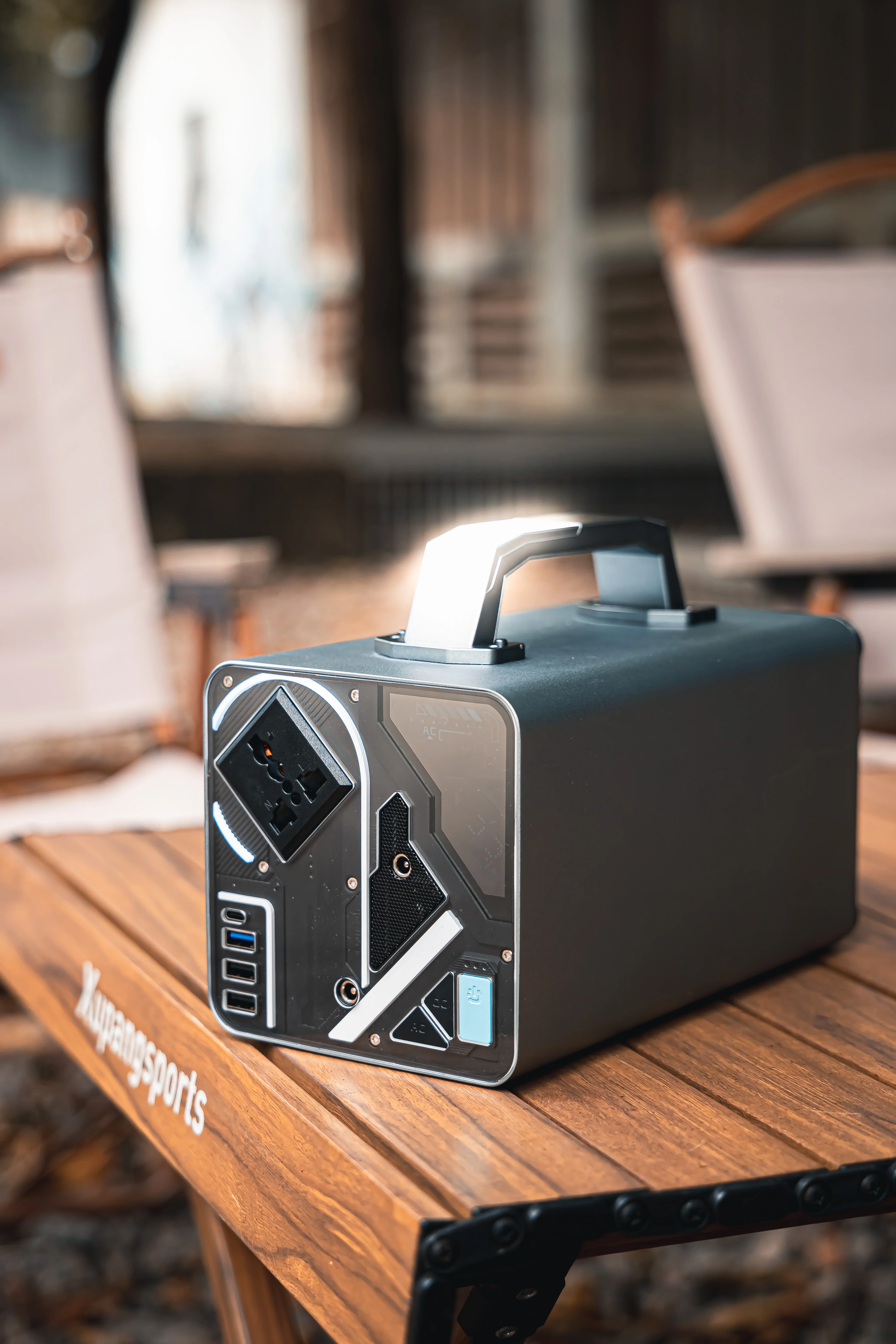 300W 400W Digital Display Multifunctional Portable Power Station Fast Charging Power Bank 90000mAh with LED Light