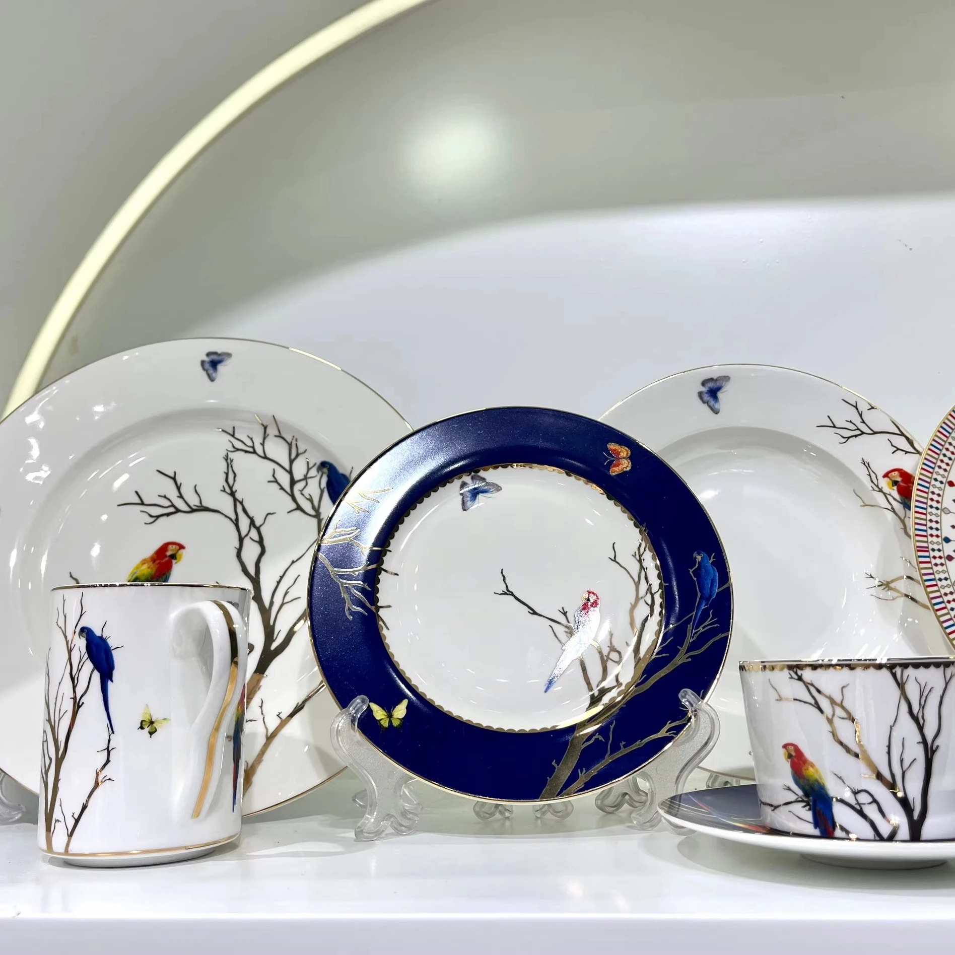 Royal customizable ceramics bone China parrot trace a design in gold series tableware