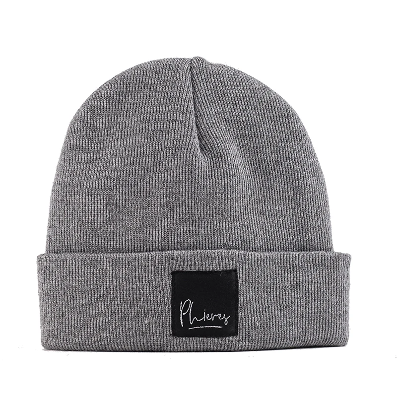 Вязаная шапка из шерсти