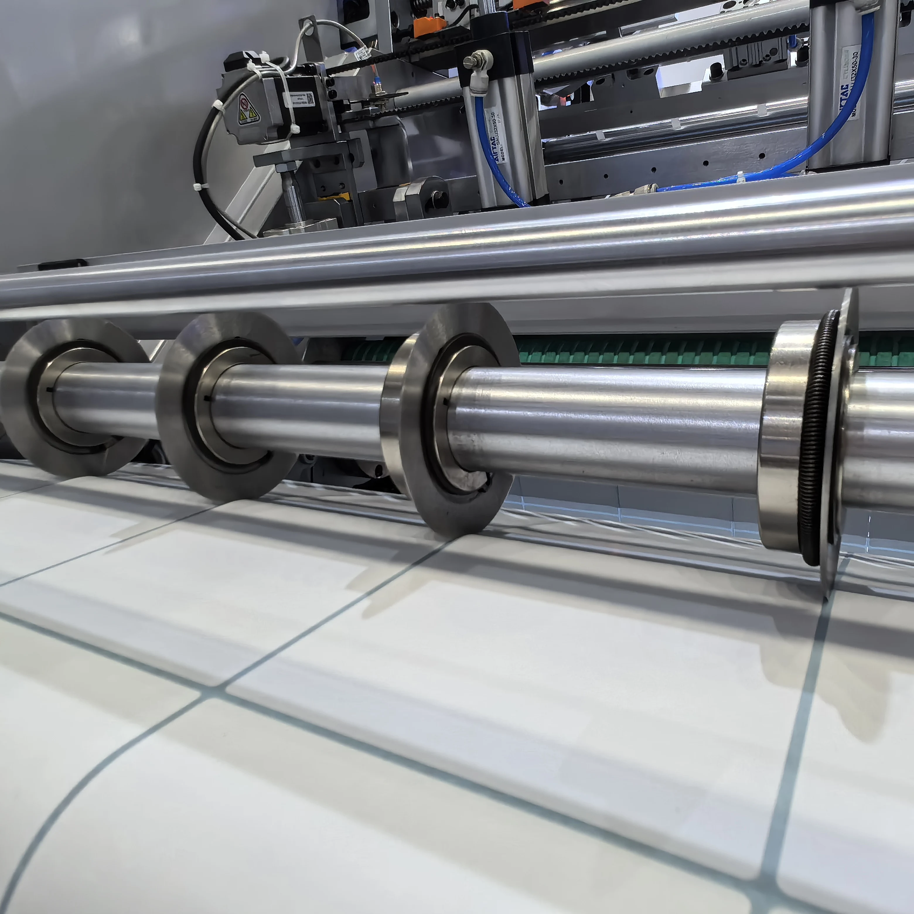 High-Speed Automatic Direct Thermal Rotary Jumbo Roll Paper Processing Machinery Die Cut Label and Transfer Printer Cutter