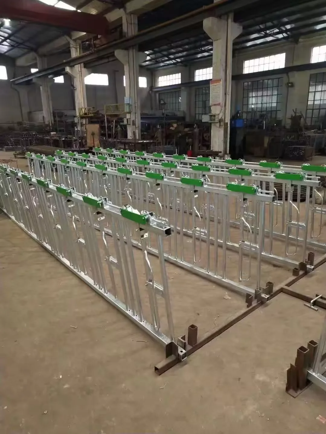 GREAT FARM Factory Outlet Dairy Farm Management Equipment Durable Cow Neck Clamp Lock Galvanized Cow Cattle Headlock
