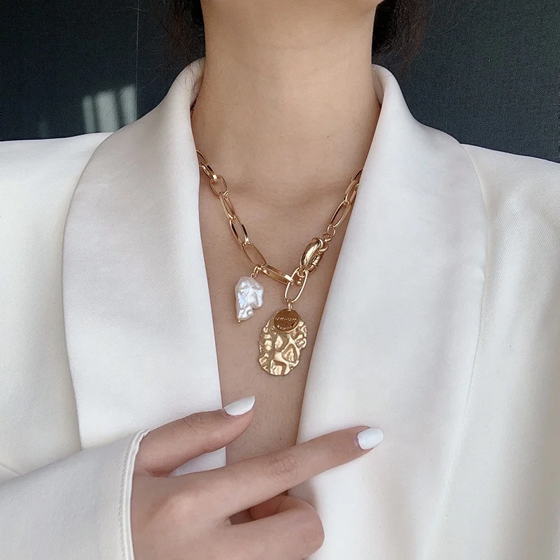 Flat Pearl Pendant Choker Necklace 