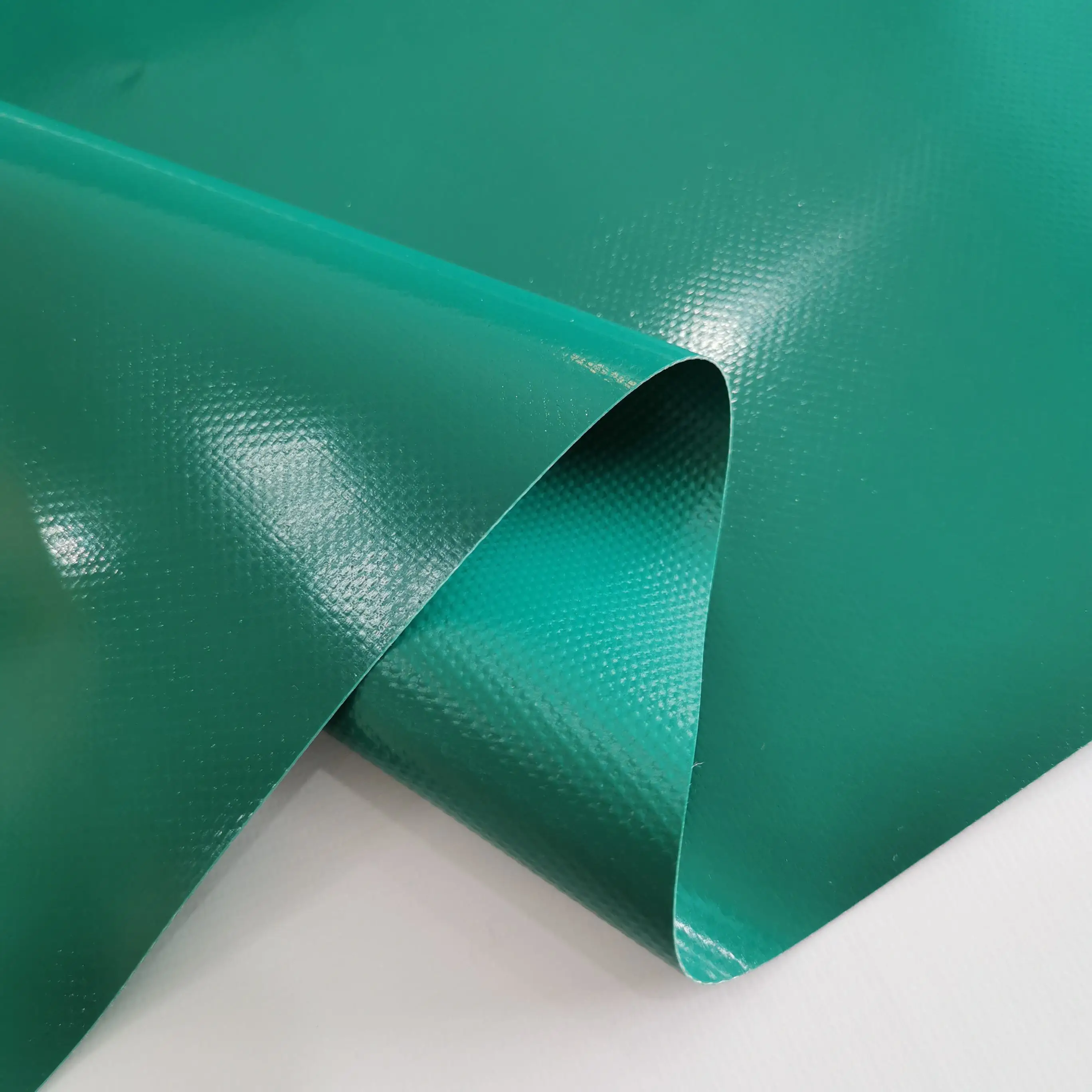 Toile de bâche revêtus de PVC résistant aux rayures feuille - Chine  Personnalisés bâche en PVC à usages multiples et bâche en PVC le rouleau de  tissu prix