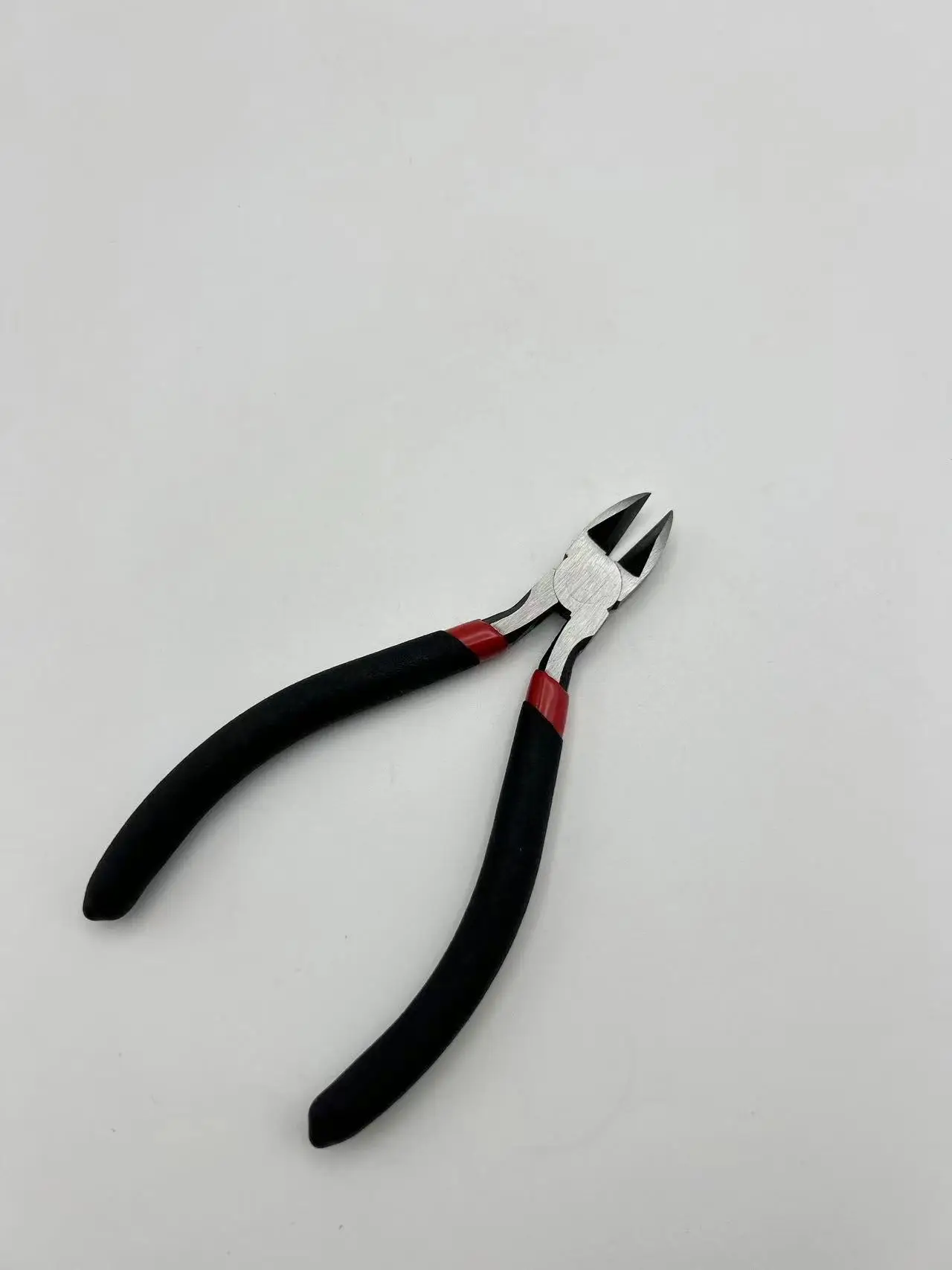 Multifunctional Combination Pliers with Steel Cutter Plastic Moulded Handle for Electricians Industrial Use Multi-Purpose