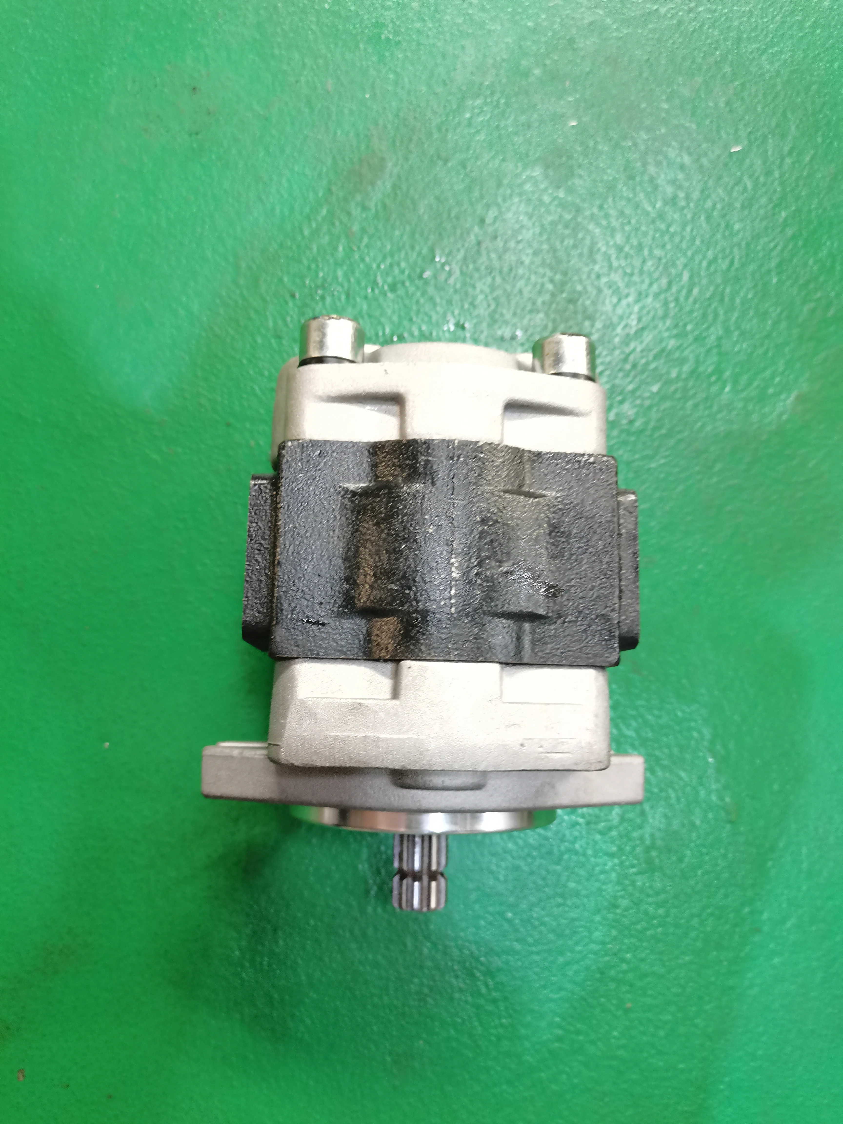 High-Pressure Hydraulic Gear Pump with 16cm³ Displacement and 150 bar Operating Pressure for SGP1 SGP2 Series