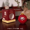 Casa de Nieve con Luces Rojas