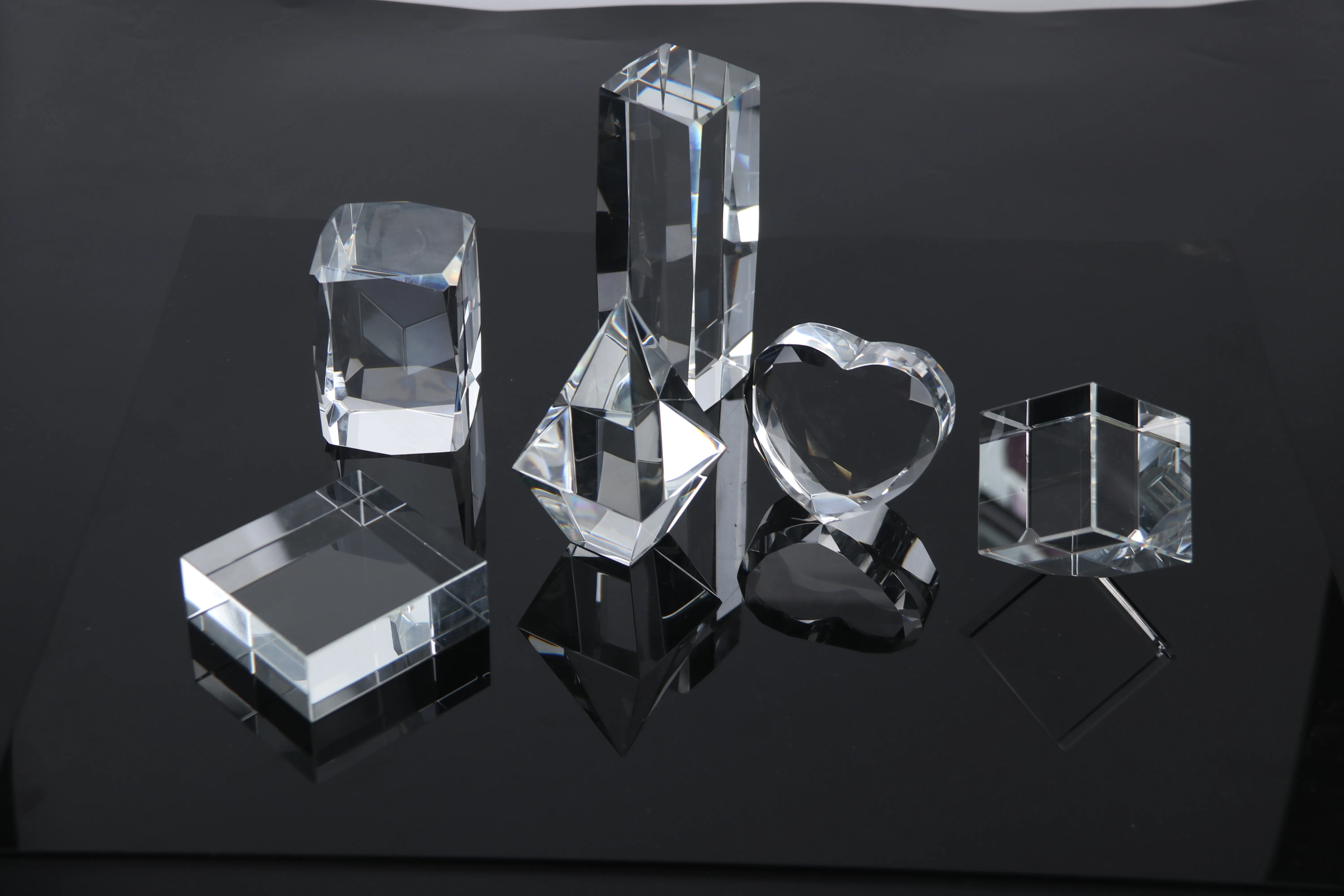 3D彫刻レーザーガラスキューブ文鎮クリスタルキューブ| Alibaba.com