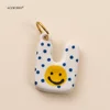 Bolso de mano de mercado con puntos azules
