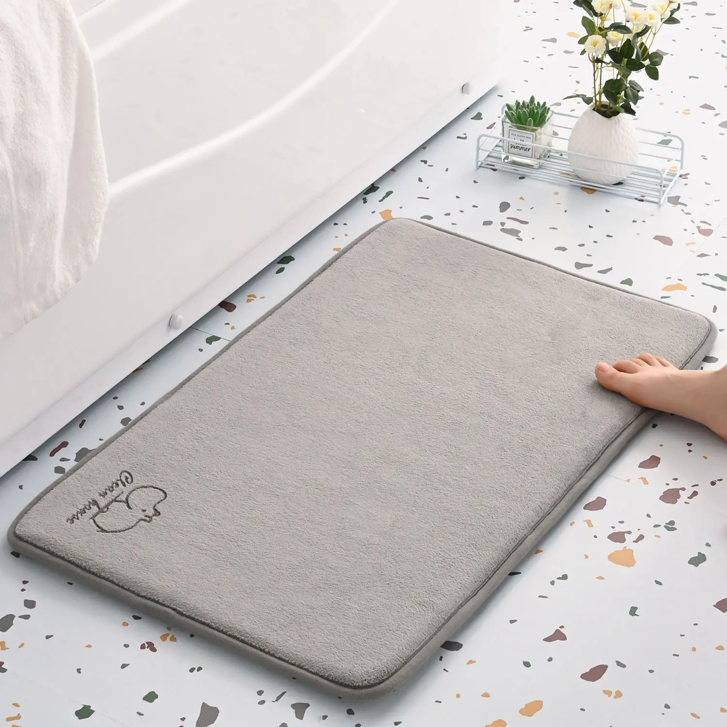 Hot selling Semicircle coral velvet thickened 2.5cm quick dry 38D slow rebound Memory foam SBR bottom Laser logo Custom bath mat