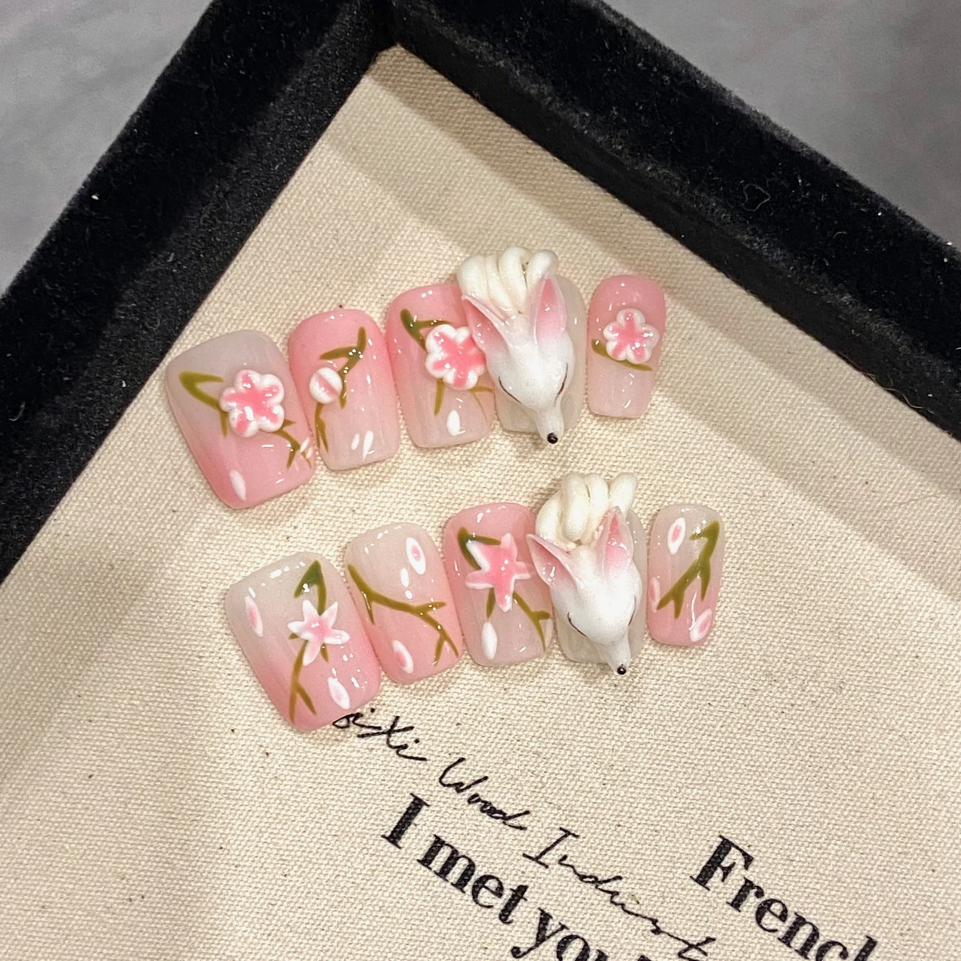 Custom Packaging Three-dimensional Little fox National Style Temperament Short Nails Hand-painted Handmade Press on Nails