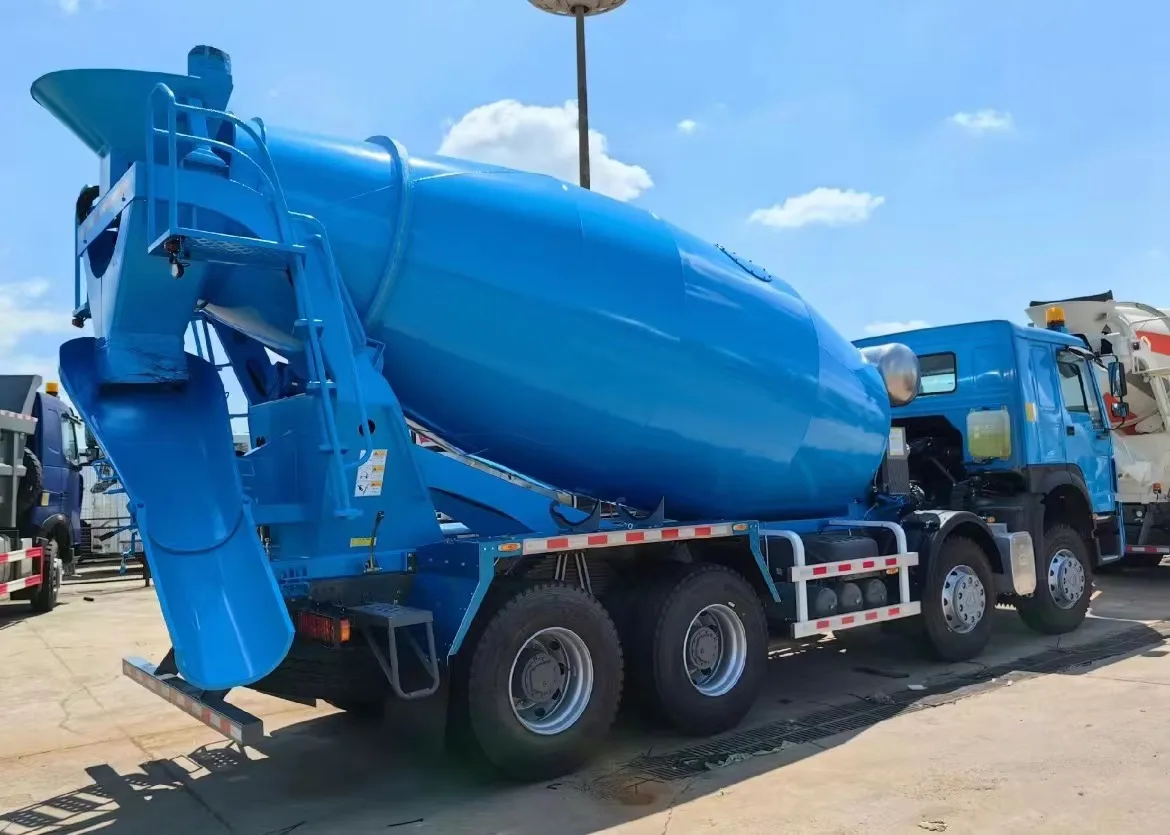 8x4 Cement Mixer Truck In Left Hand Drive Loading Concrete Mixer Truck